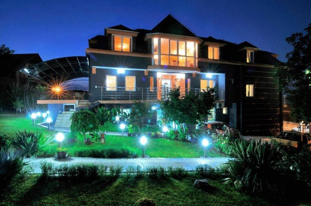 Garni Hotel Lama Kragujevac Eksteriør billede