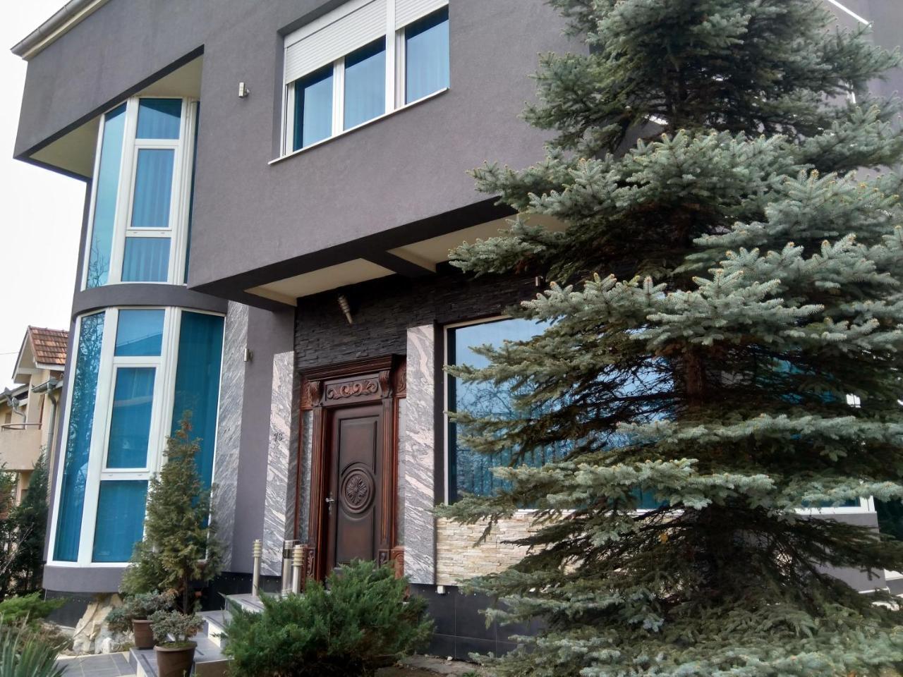 Garni Hotel Lama Kragujevac Eksteriør billede