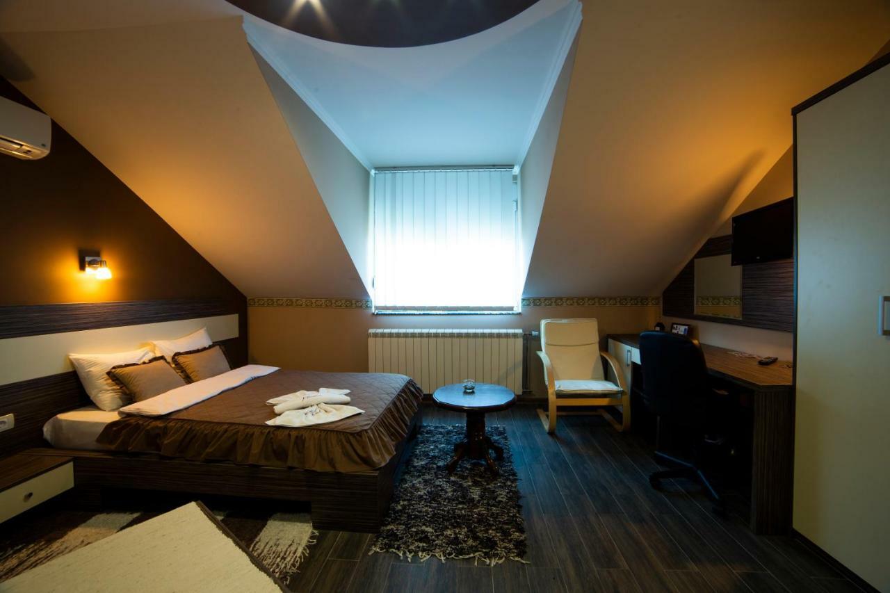 Garni Hotel Lama Kragujevac Eksteriør billede