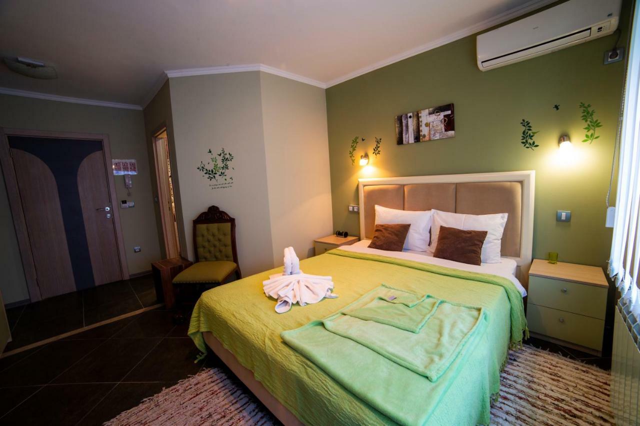 Garni Hotel Lama Kragujevac Eksteriør billede