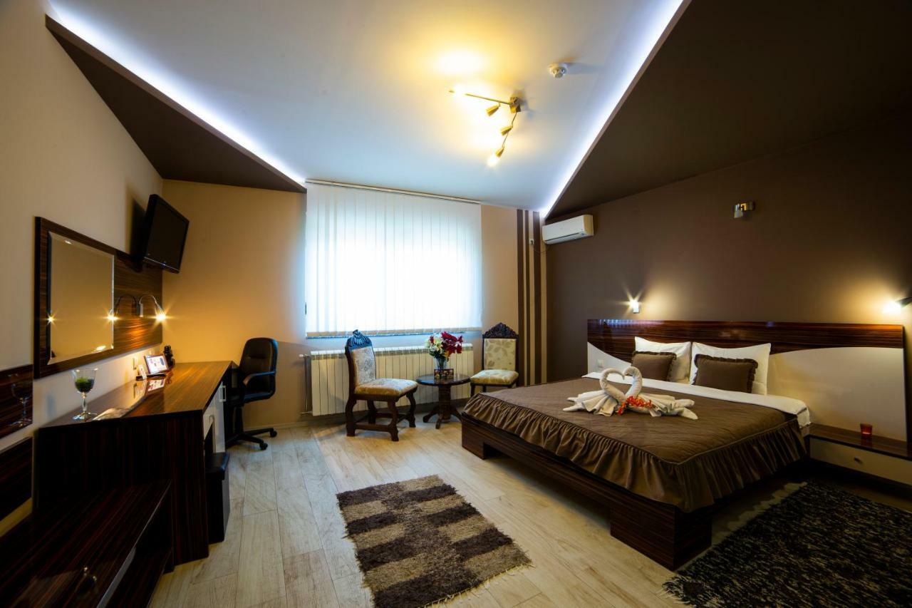 Garni Hotel Lama Kragujevac Eksteriør billede