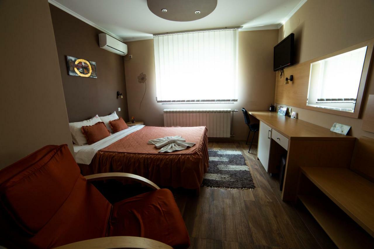 Garni Hotel Lama Kragujevac Eksteriør billede