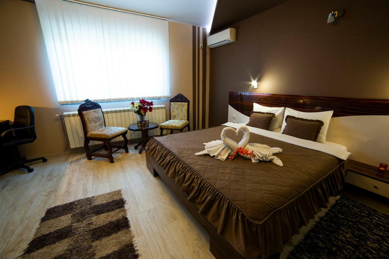 Garni Hotel Lama Kragujevac Eksteriør billede