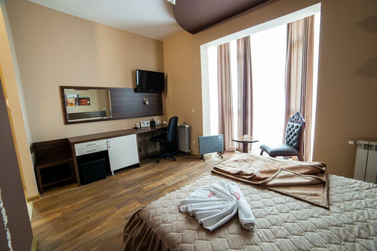 Garni Hotel Lama Kragujevac Eksteriør billede