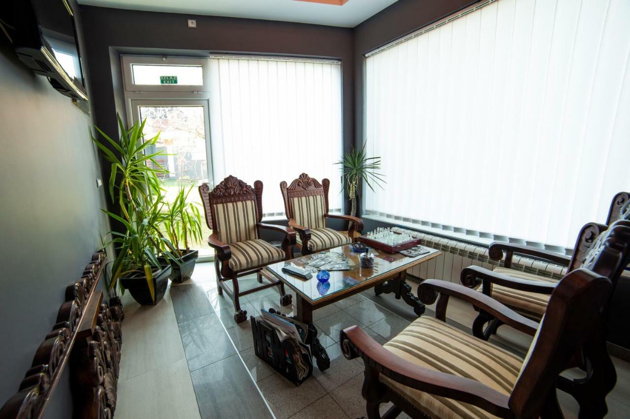 Garni Hotel Lama Kragujevac Eksteriør billede